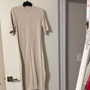 Ladies Nike Midi New!!! Sz.L